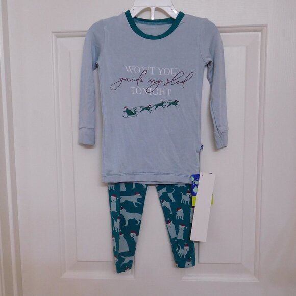 NWT 2pc Kickee Pants Bamboo Green Christmas Pajamas Santa Dog sz 3t - Picture 1 of 3